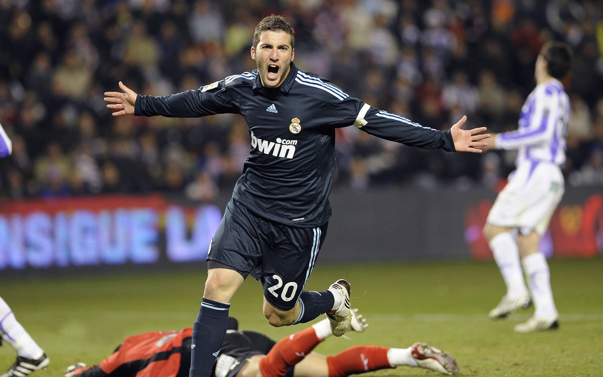 上海海港主帅放话：WTT大满贯八强战必胜金州勇士，王楚钦冷笑回应